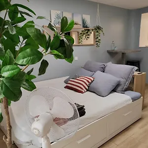 https://t1-renove-de-25m2-idealement-situe-au-panier.fr-provencehotel.com