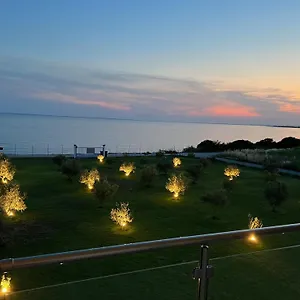 https://kalivas-beach-house.hotelschalkidiki.net