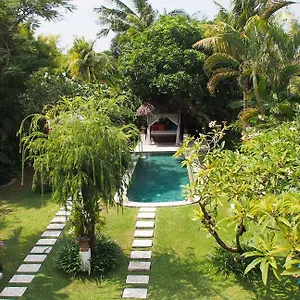 https://villa-poppy.hotelsseminyak.net